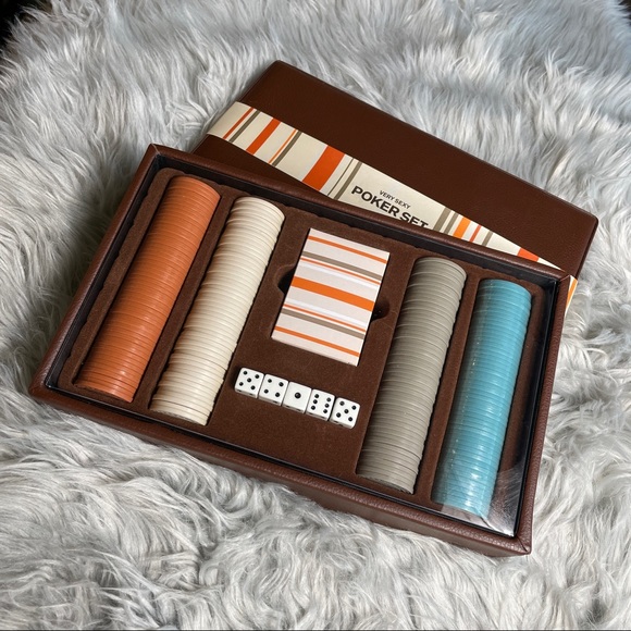 NWT Victoria’s Secret “Very Sexy” Men’s Poker Set - Picture 2 of 4